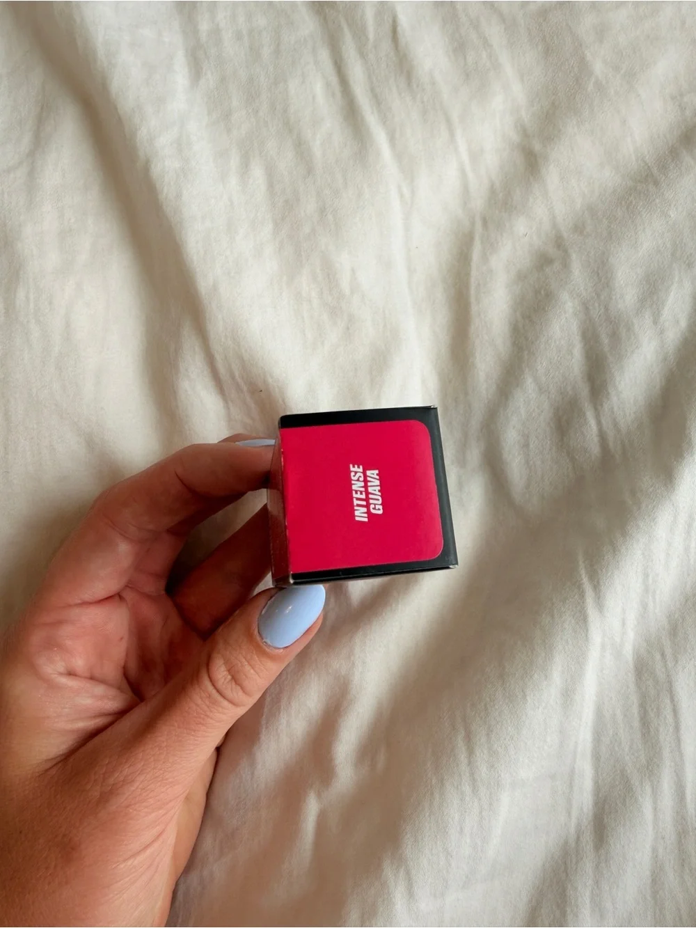 HUDA BEAUTY Liquid Matte Lipstick — Intense Guava (Electric Pink)